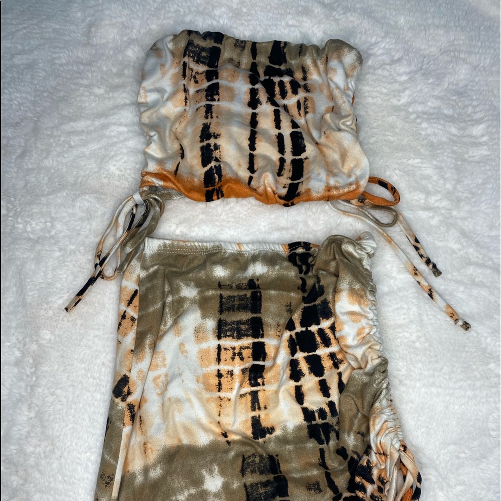 Tie dye runched up tube top and skirt set.